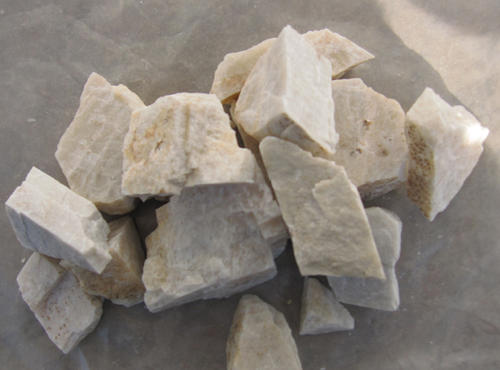 科学家发现长石的新形式 高压实验揭示了常见矿物的未知变体